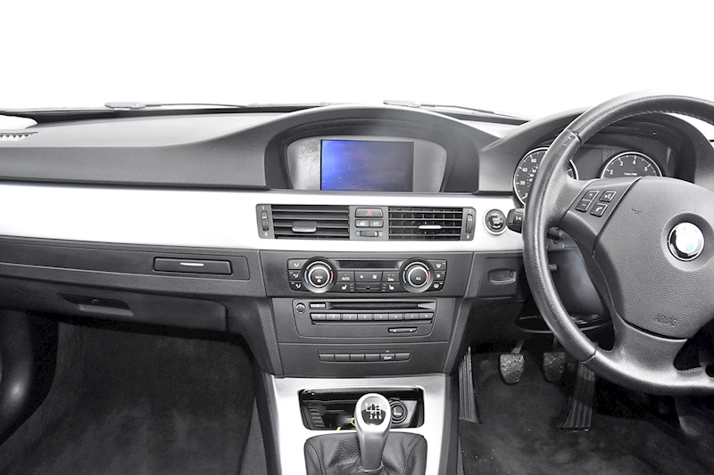 BMW 3 Series 320i SE Business Edition Saloon Saloon 2.0 Manual Petrol
