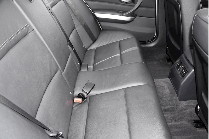 BMW 3 Series 320i SE Business Edition Saloon Saloon 2.0 Manual Petrol
