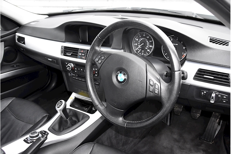 BMW 3 Series 320i SE Business Edition Saloon Saloon 2.0 Manual Petrol