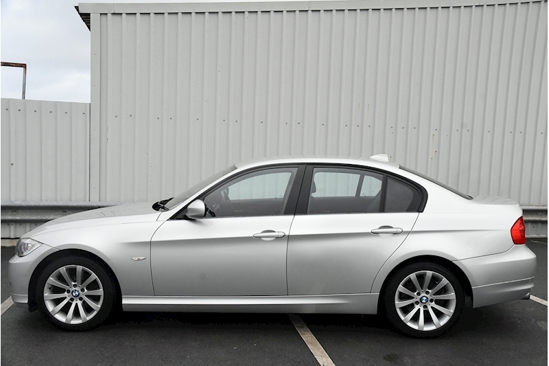 BMW 3 Series 320i SE Business Edition Saloon Saloon 2.0 Manual Petrol