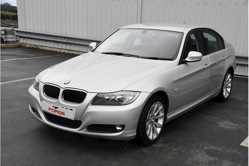 BMW 3 Series 320i SE Business Edition Saloon Saloon 2.0 Manual Petrol
