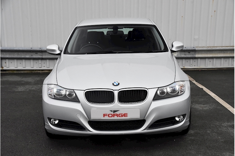 BMW 3 Series 320i SE Business Edition Saloon Saloon 2.0 Manual Petrol