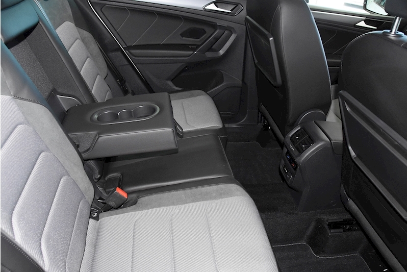 Volkswagen 2.0 TDI R-Line SUV 5dr Diesel DSG 4Motion (s/s) (190 ps)