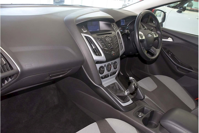 Ford Focus TDCi Zetec Navigator Navigator Hatchback 1.6 Manual Diesel