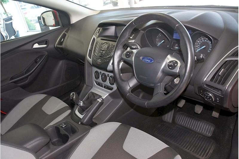 Ford Focus TDCi Zetec Navigator Navigator Hatchback 1.6 Manual Diesel