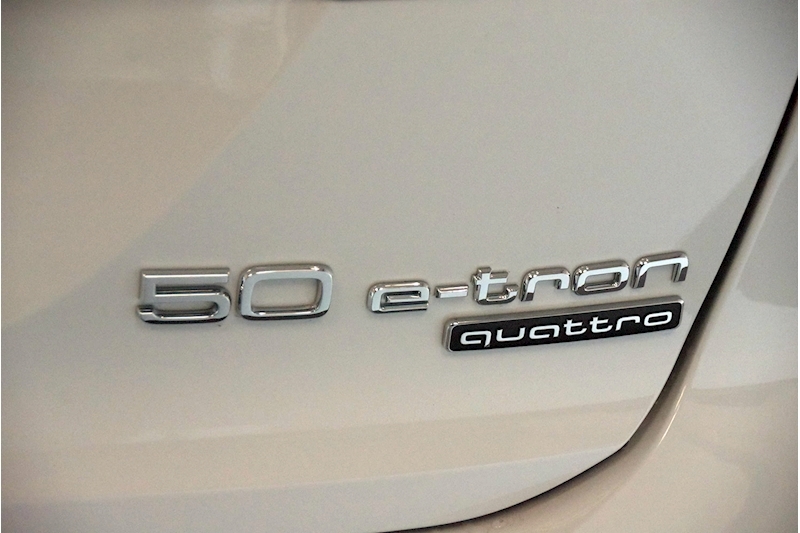 Audi 50 Vorsprung SUV 5dr Electric Auto quattro 82kWh (299 ps)