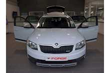 15/15 SKODA Octavia TDI Scout Estate 5dr Diesel