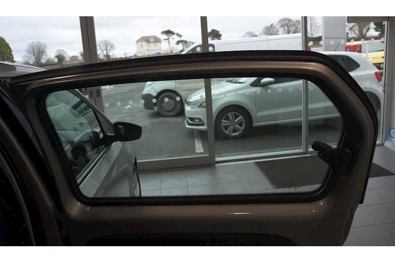 Volkswagen 1.0 High up! Hatchback 5dr Petrol Manual Euro 6 (s/s) (75 ps)