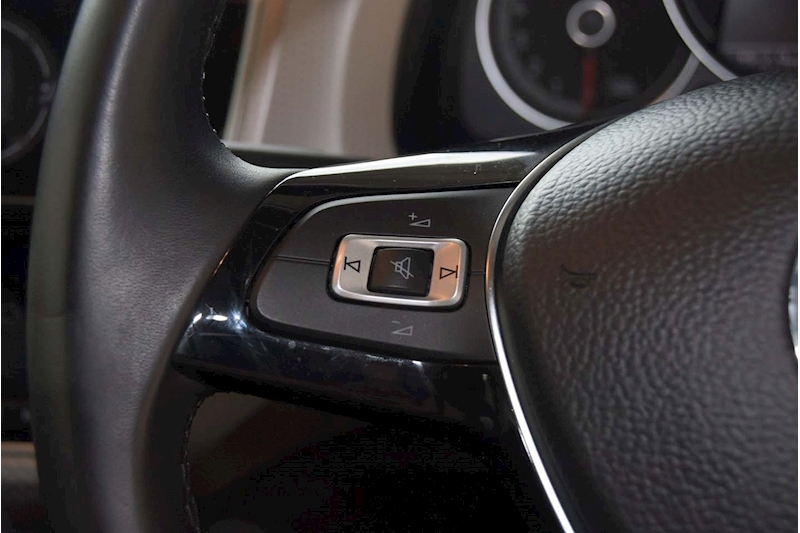 Volkswagen 1.0 High up! Hatchback 5dr Petrol Manual Euro 6 (s/s) (75 ps)