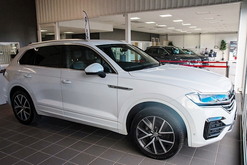 Volkswagen 3.0 TDI V6 R-Line SUV 5dr Diesel Tiptronic 4Motion Euro 6 (s/s) (286 ps)