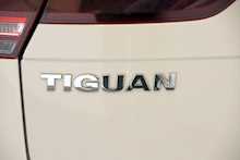 17/67 Volkswagen Tiguan 2.0 TDI R-Line SUV 5dr Diesel DSG 4Motion (150 ps)