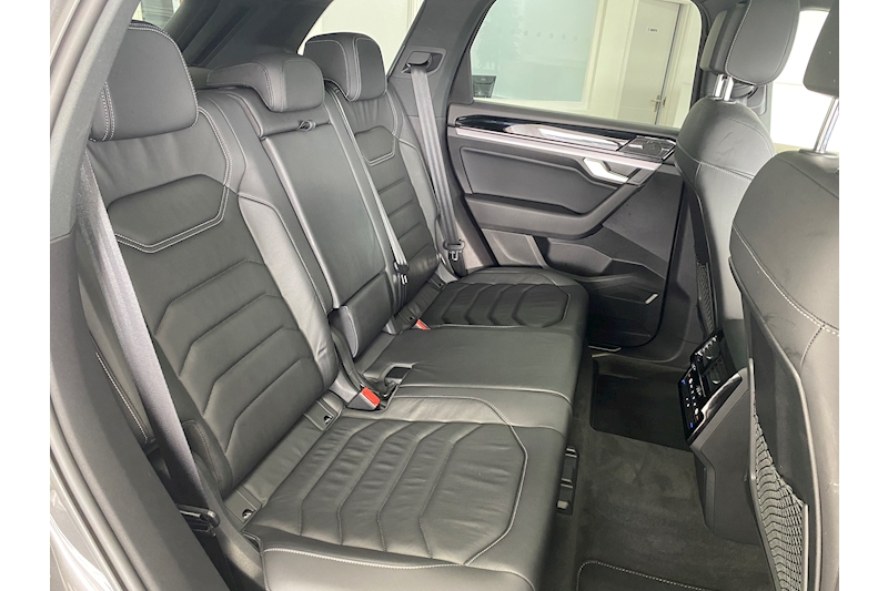 Volkswagen 3.0 TDI V6 Black Edition SUV 5dr Diesel Tiptronic 4Motion Euro 6 (s/s) (286 ps)