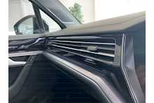 21/71 Volkswagen Touareg 3.0 TDI V6 282 Black Edition