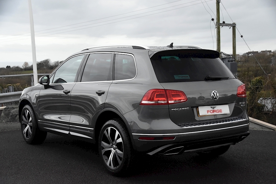 Wv touareg 2.5. Volkswagen Touareg v6 r-line. Фольксваген Туарег r-line 2015. Touareg 2015 r line. VW Touareg 2015 r line.