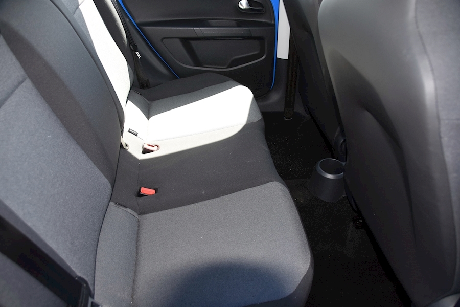 Volkswagen Up Move Up Hatchback 1.0 Manual Petrol