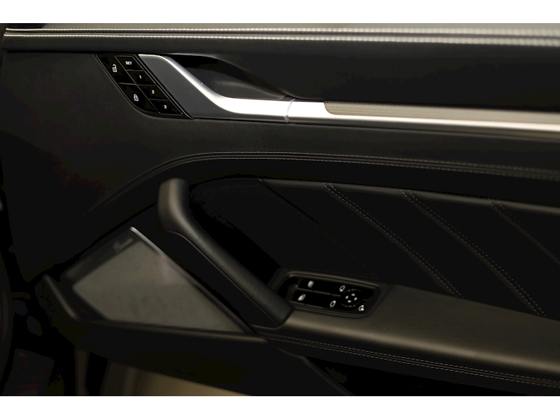 Porsche 911 T 992 Turbo S - U400056522