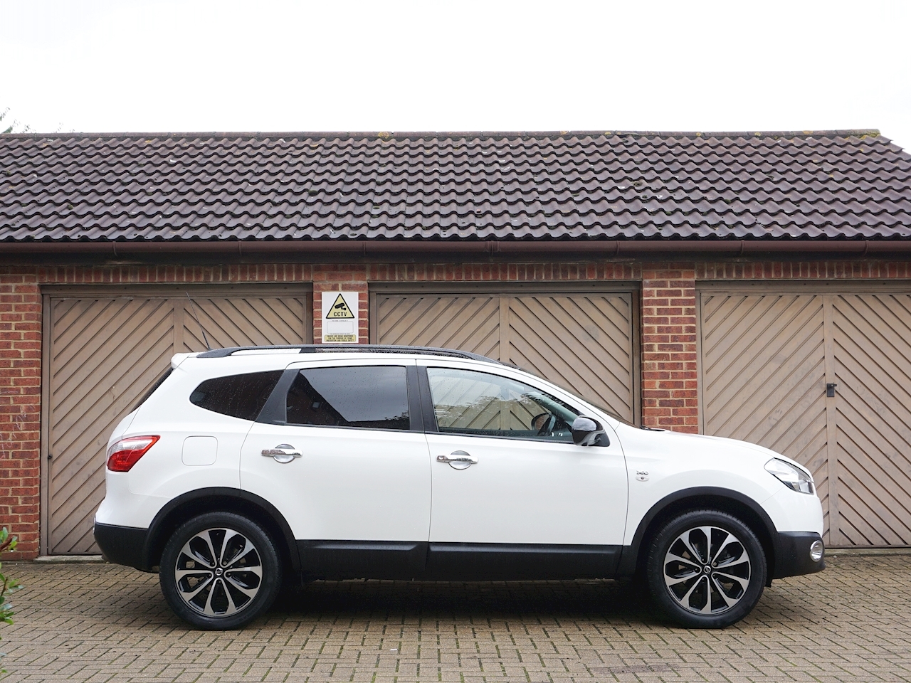 nissan qashqai plus two