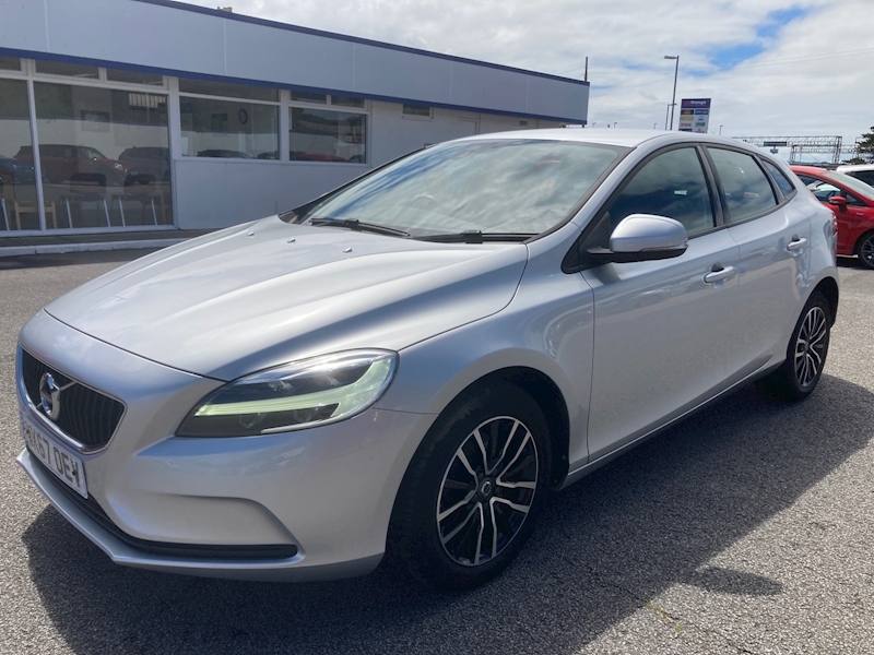 Used 2017 Volvo V40 T2 Momentum For Sale (U13239) | Chris Nicholls ...