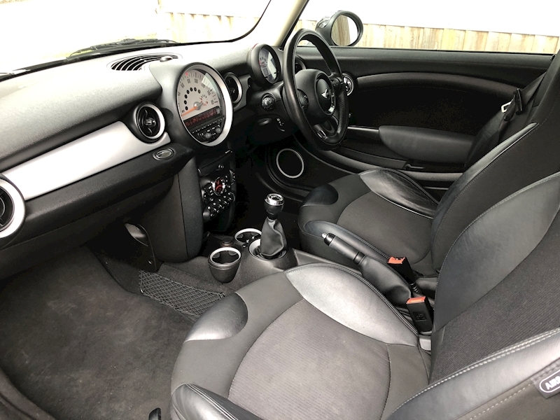 Mini Mini Cooper Hatchback 1.6 Manual Petrol
