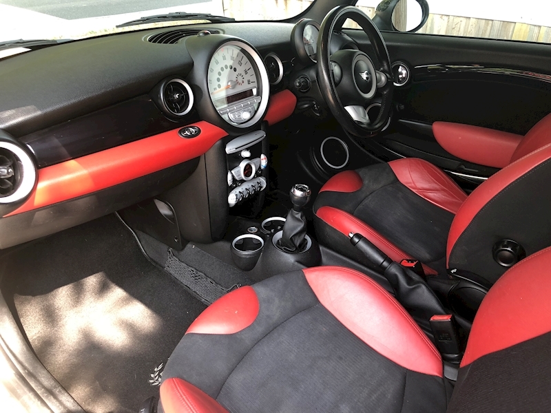 Mini Mini Cooper Convertible 1.6 Manual Petrol