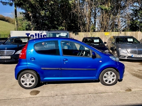 107 Urban Hatchback 1.0 Semi Auto Petrol