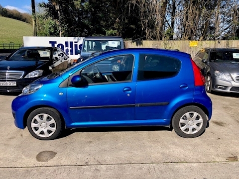 107 Urban Hatchback 1.0 Semi Auto Petrol