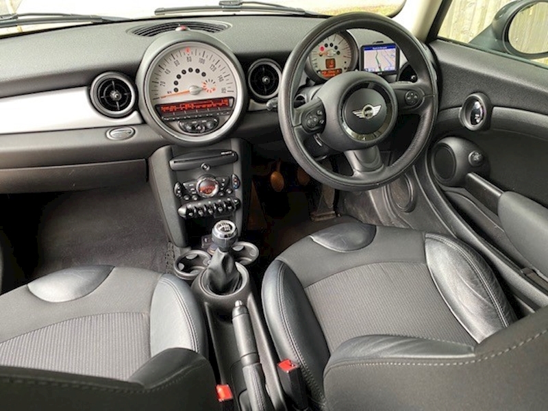 MINI 1.6 Cooper (Sport Chili) Hatchback 3dr Petrol Manual (127 g/km, 122 bhp)