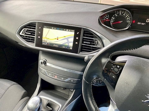 1.2 PureTech Allure Hatchback 5dr Petrol Manual (s/s) (107 g/km, 130 bhp)
