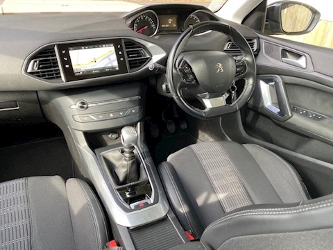 1.2 PureTech Allure Hatchback 5dr Petrol Manual (s/s) (107 g/km, 130 bhp)