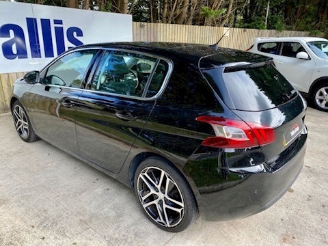 1.2 PureTech Allure Hatchback 5dr Petrol Manual (s/s) (107 g/km, 130 bhp)