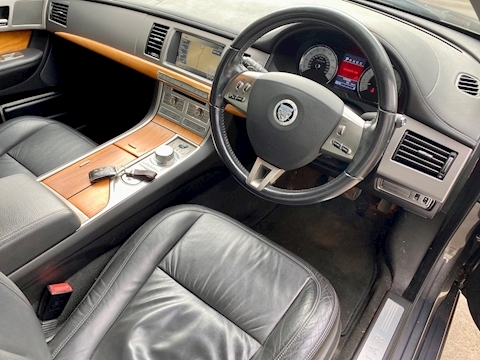 3.0 V6 Luxury Saloon 4dr Petrol Automatic (249 g/km, 235 bhp)