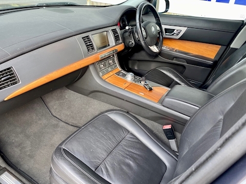3.0 V6 Luxury Saloon 4dr Petrol Automatic (249 g/km, 235 bhp)