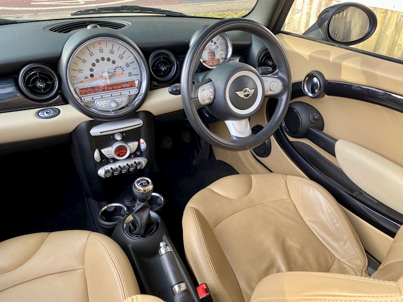 MINI 1.6 Cooper Convertible 2dr Petrol Manual (137 g/km, 120 bhp)