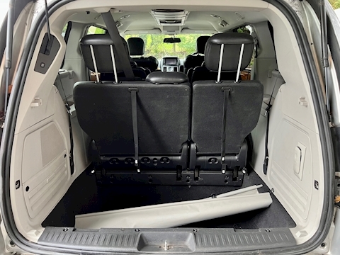 Crd Grand Limited Mpv 2.8 Automatic Diesel