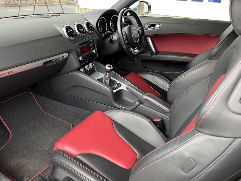 Audi 2.0 TFSI Black Edition Coupe 3dr Petrol Manual quattro Euro 5 (272 ps)