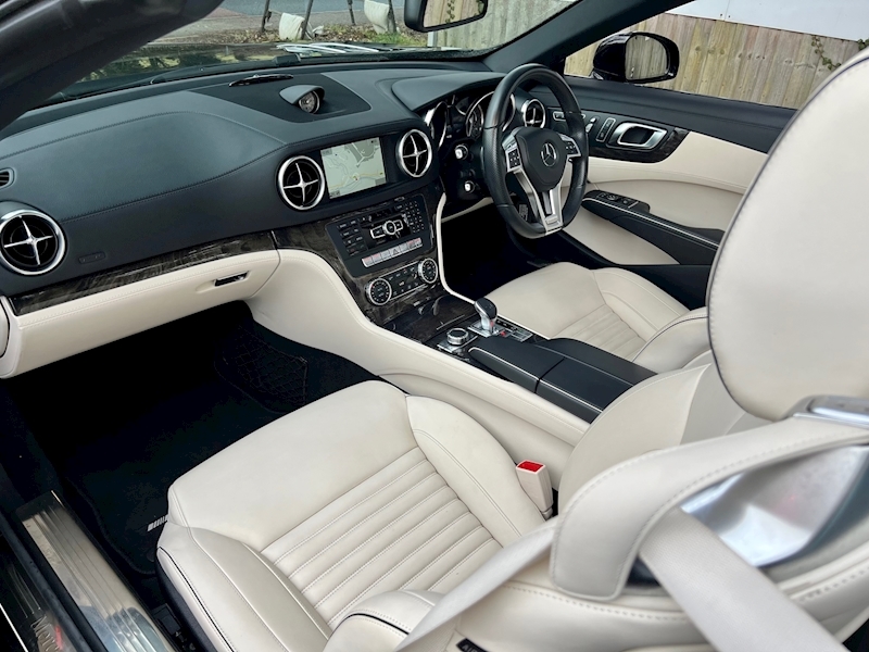 Mercedes-Benz 3.0 SL400 AMG Sport Convertible 2dr Petrol G-Tronic Euro 6 (s/s) (333 ps)