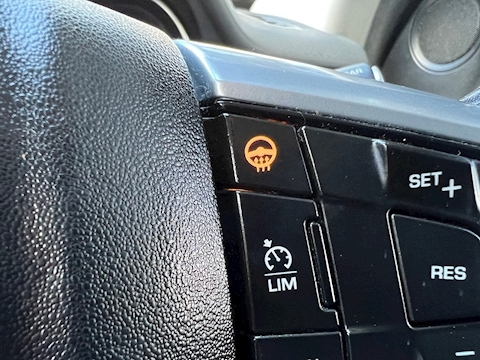 2.0 TD4 SE Tech SUV 5dr Diesel Auto 4WD Euro 6 (s/s) (180 ps)