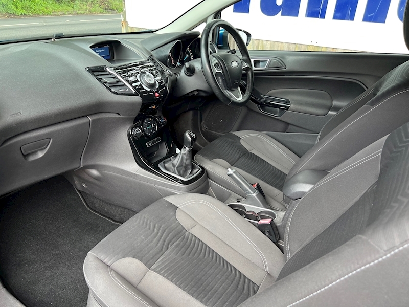 Ford 1.0T EcoBoost Titanium Hatchback 3dr Petrol Manual Euro 5 (s/s) (125 ps)