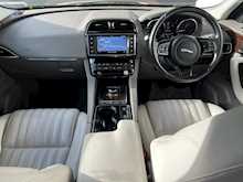 Jaguar F-PACE D180 Portfolio 