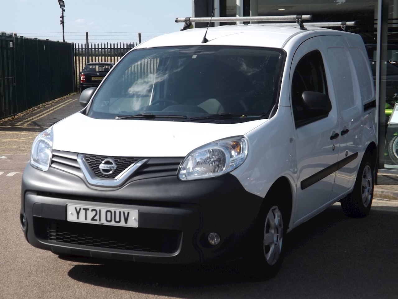 Nissan cargo best sale vans for sale