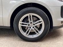 Porsche Macan 2019 2.0T SUV 5dr Petrol PDK 4WD (s/s) (245 ps) - Thumb 6