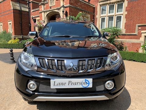L200 Di-D 4Wd Barbarian Dcb Pick Up 2.4 Automatic Diesel