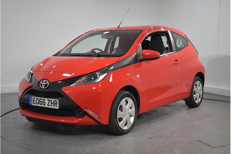 Toyota - AYGO x-play 1 3dr Hatchback Manual Petrol (2016) ⋆ Sascron ...