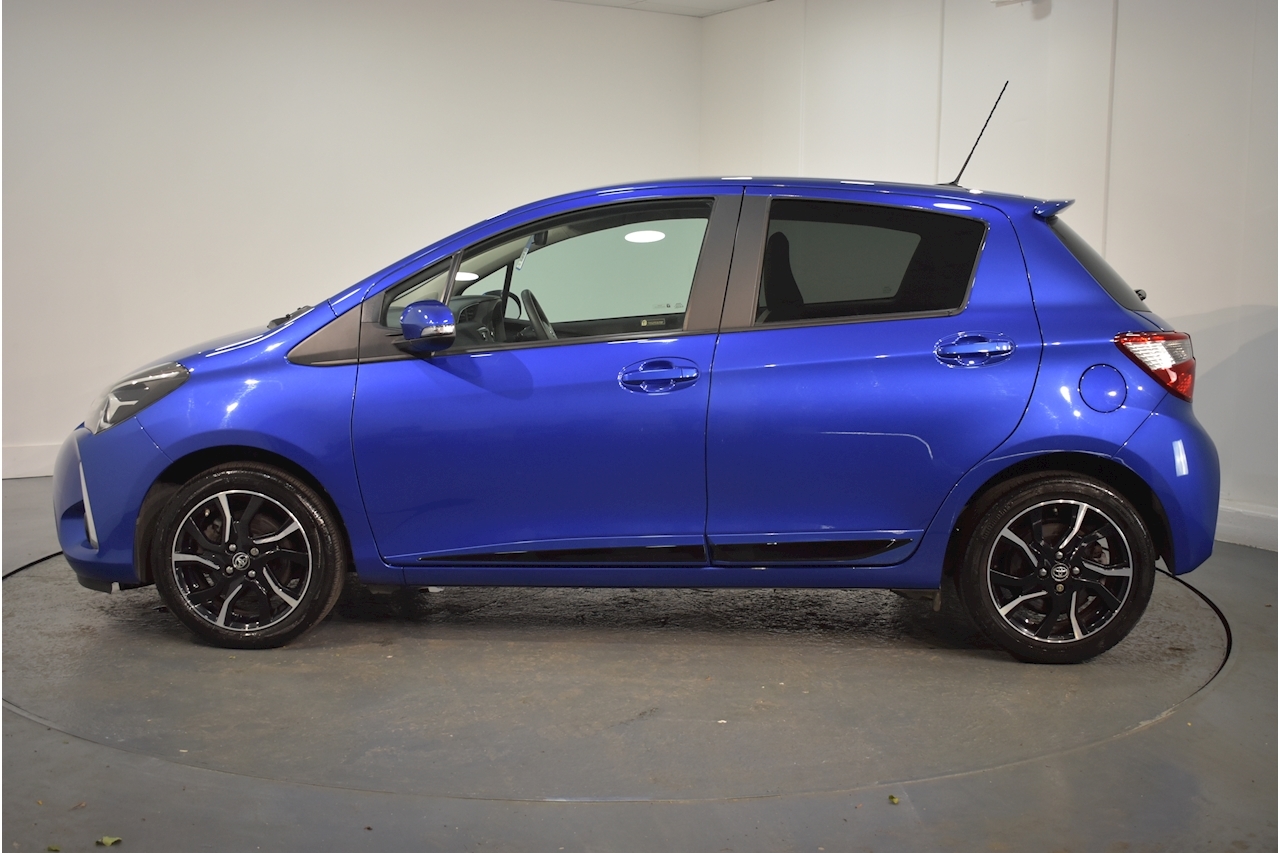 Toyota - Yaris Design 1.5 5dr Hatchback Manual Petrol (2017) ⋆ Sascron