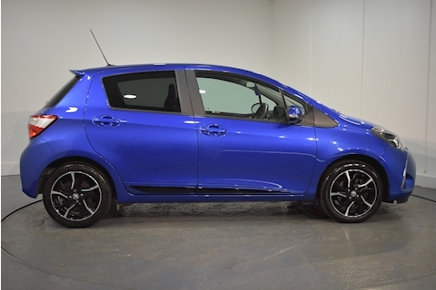 Toyota - Yaris Design 1.5 5dr Hatchback Manual Petrol (2017) ⋆ Sascron