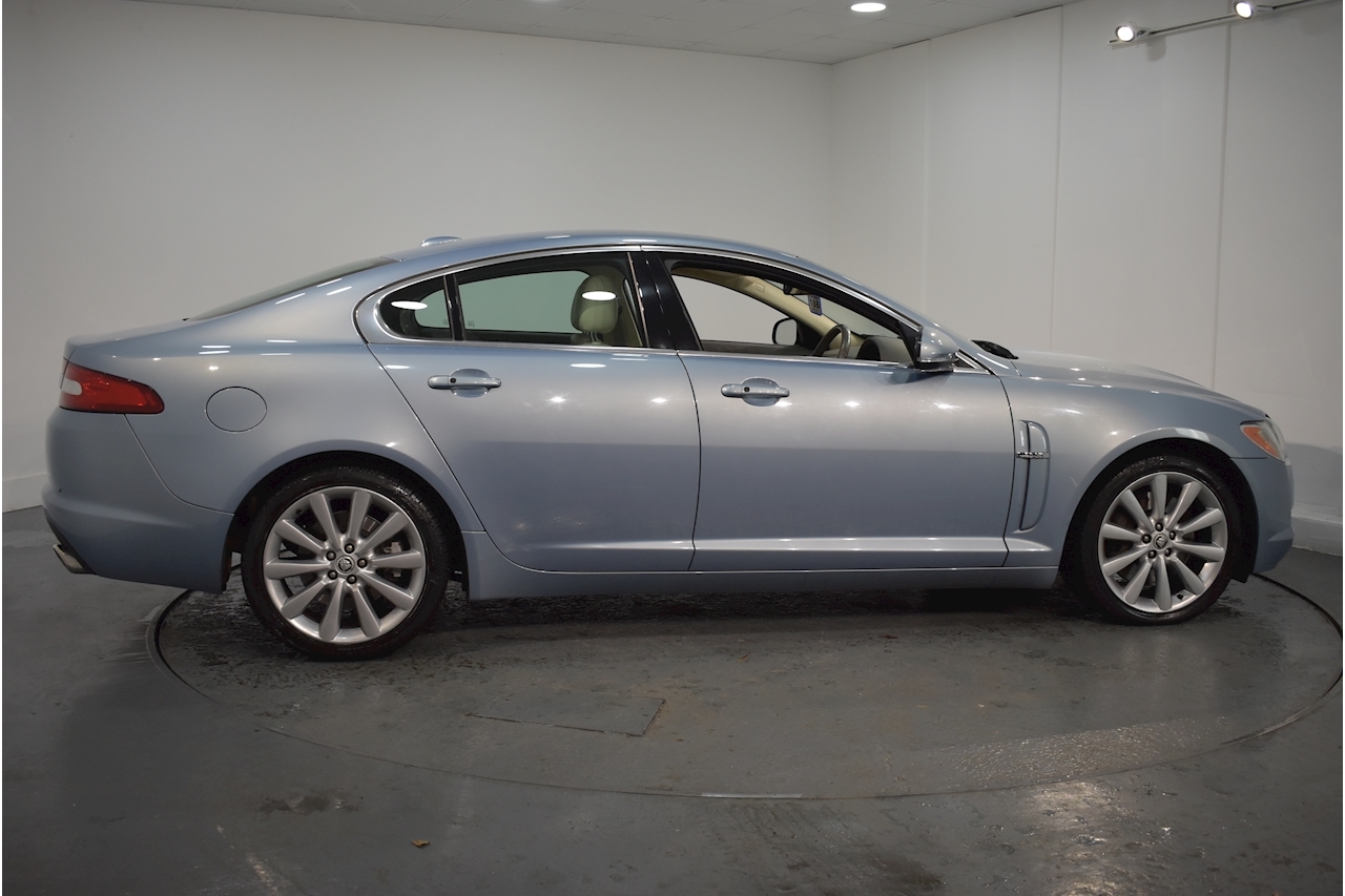 Jaguar - XF Premium Luxury Saloon 3.0 Automatic Diesel (2010) ⋆ Sascron